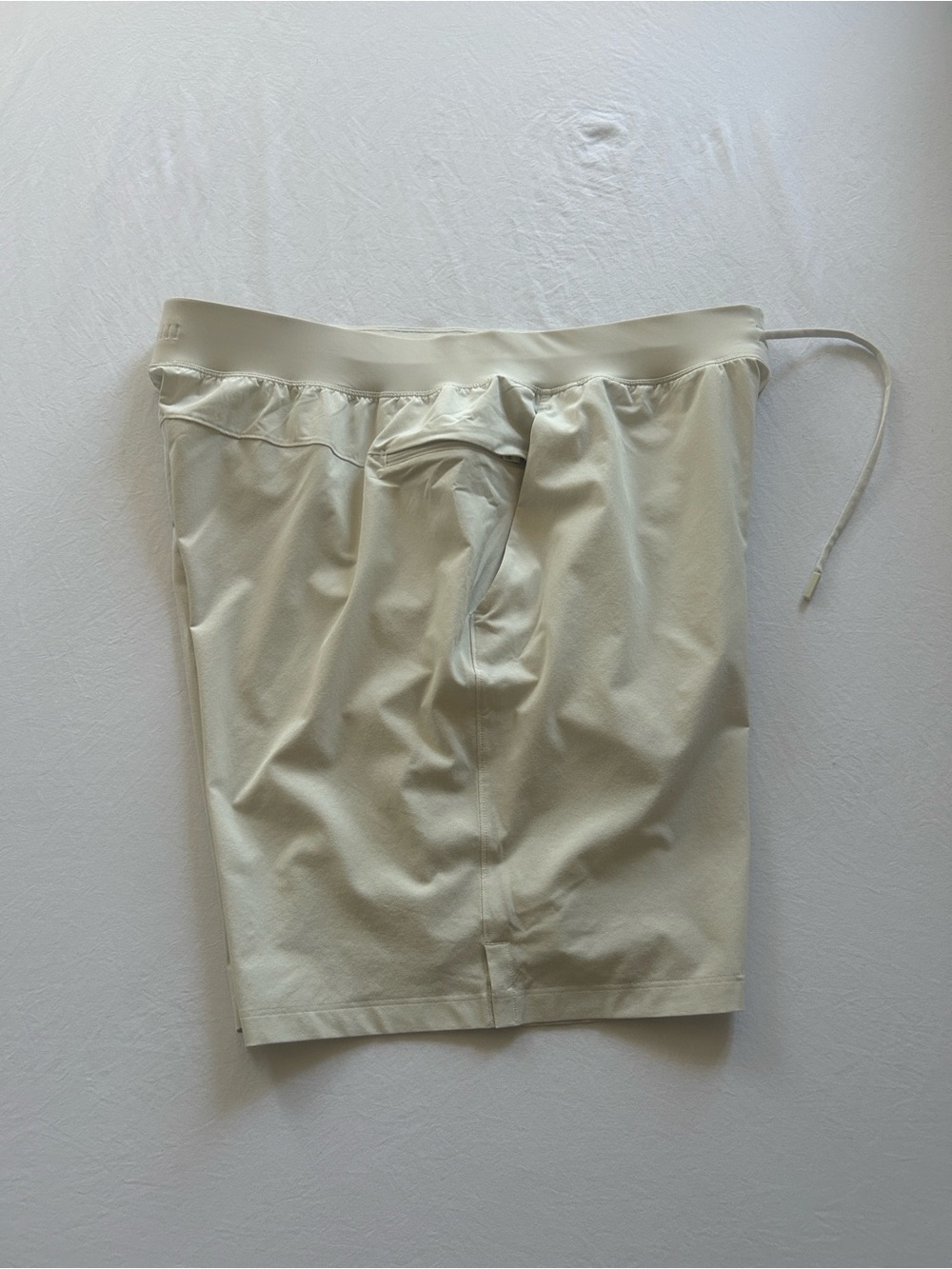 lululemon athletica Men's Drawstring Cream Athletic Shorts - Picture 6 of 8